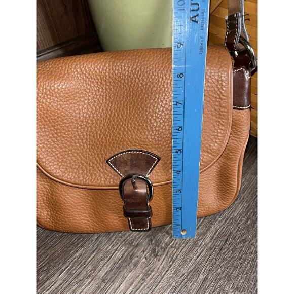 Dooney & Bourke tan saddle slim flap bag All-Weather Leather EXCELLENT COND - Picture 5 of 13